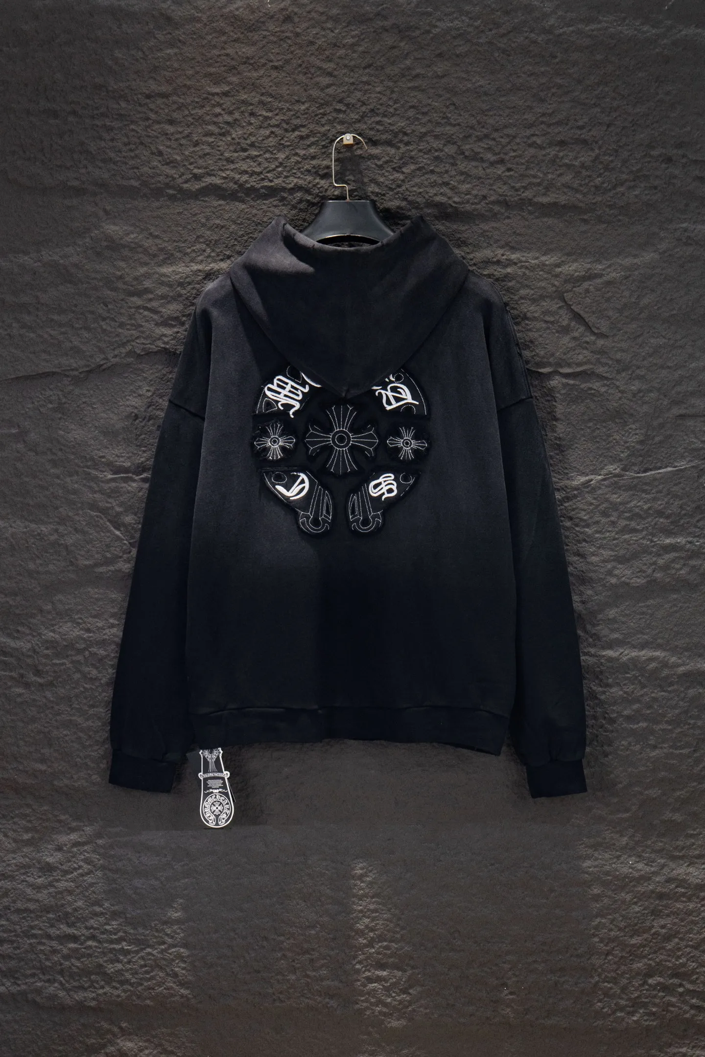 P340 🆕Chrome Hearts distressed new embroidered hooded sweatshirt. The os version is really charming. The Chrome family is really unique. Every new season has the best version. It is very practical and can be worn casually. Nice✔️ - ⚠️100% cotton. Made of custom-dyed terry cotton sweatshirt surface, 420g double-ply double yarn, comfortable to the touch. Made from imported knitting needle carded cotton, the thickness is moderate, drapey and contoured, making the upper body comfortable! ! It is very tolerant to fat body types and can instantly lose five pounds after wearing it!  Front panel #Back panel embroidery elements# The English letters are arranged artistically. Imported Tajima high-density heavy-duty embroidery technology makes the font three-dimensional and full. The body is treated with old sandblasting hole elements, which greatly increases the interest of the clothing; unique visual effects.  Hem Loose closing Double-layer fabric Good closing effect Exquisite hemming Color: Sandblasted black Size: S-M-L-XL